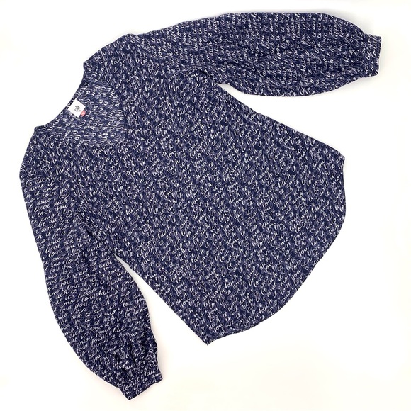 Cabi Te Amo Blouse # 5336, 'Love' Printed Long Sleeve V-neck Navy Blouse, Medium - Picture 1 of 16